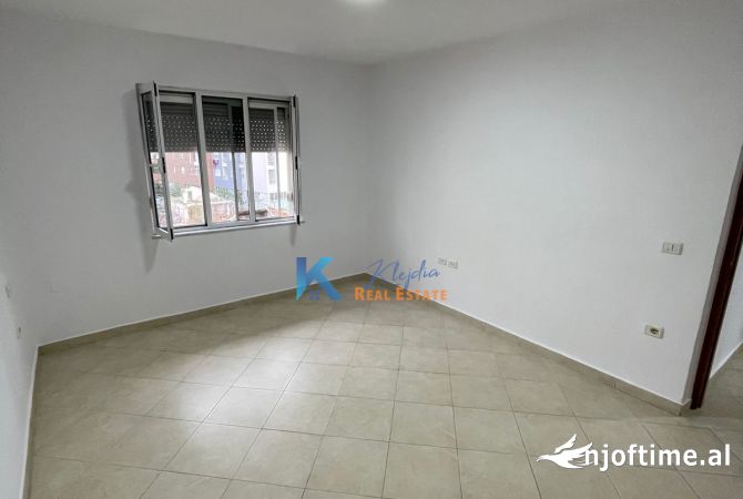 Shtepi me qera Apartament ne Tirane, 2+1, Mobilimi Pjeserisht e mobiluar, Pagesa 40,000  Leke.