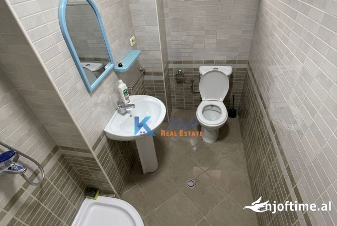 Shtepi me qera Apartament ne Tirane, 2+1, Mobilimi Pjeserisht e mobiluar, Pagesa 40,000  Leke.