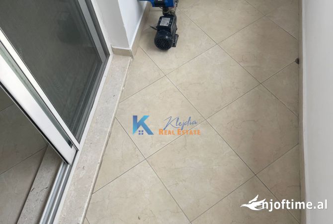 Shtepi me qera Apartament ne Tirane, 2+1, Mobilimi Pjeserisht e mobiluar, Pagesa 40,000  Leke.