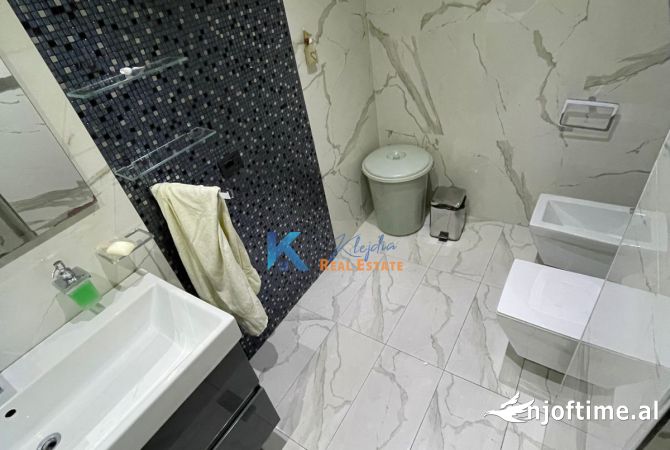 Shtepi me qera Apartament ne Tirane, 2+1, Mobilimi E mobiluar, Pagesa 800  Euro.