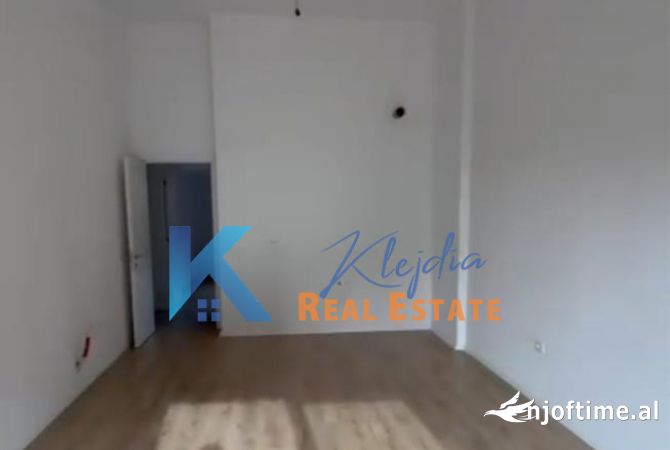 Ambient biznesi me qera 3+1 ne Tirane - 700 Euro