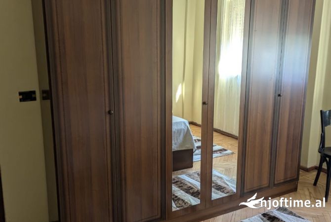 Shtepi me qera Apartament ne Tirane, 2+1, Mobilimi E mobiluar, Pagesa 60,000  Leke.