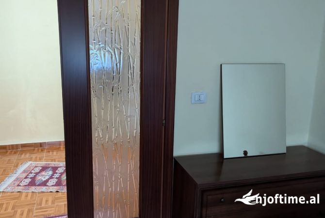 Shtepi me qera Apartament ne Tirane, 2+1, Mobilimi E mobiluar, Pagesa 60,000  Leke.