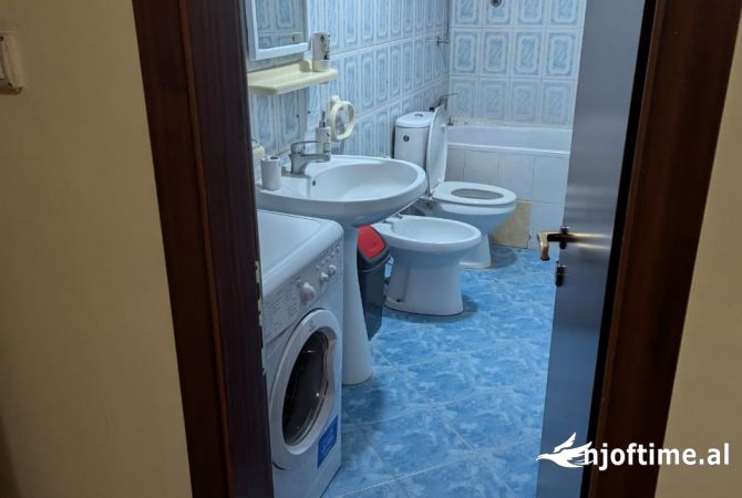 Shtepi me qera Apartament ne Tirane, 2+1, Mobilimi E mobiluar, Pagesa 60,000  Leke.