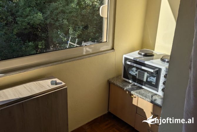 Shtepi me qera Apartament ne Tirane, 2+1, Mobilimi E mobiluar, Pagesa 60,000  Leke.