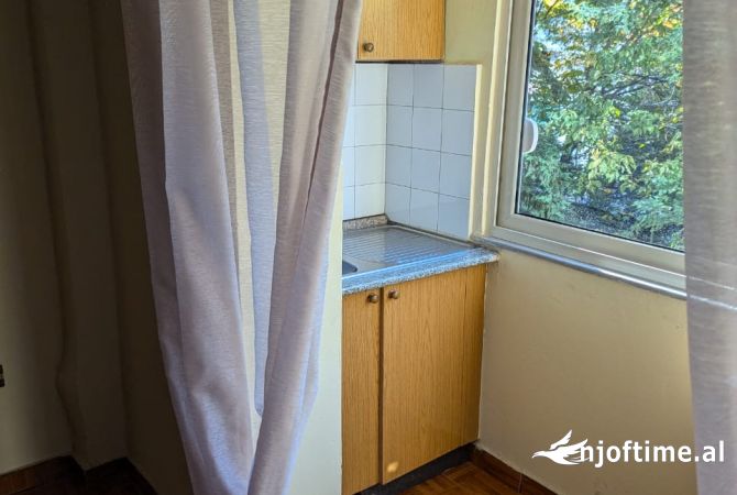 Shtepi me qera Apartament ne Tirane, 2+1, Mobilimi E mobiluar, Pagesa 60,000  Leke.