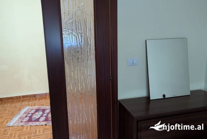 Shtepi me qera Apartament ne Tirane, 2+1, Mobilimi E mobiluar, Pagesa 60,000  Leke.