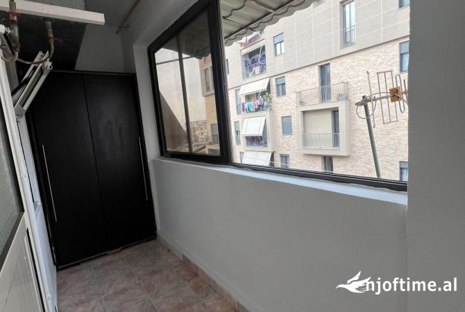 Shtepi ne shitje Apartament ne Tirane, 1+1, Mobilimi E mobiluar, Pagesa 90,000  Euro.