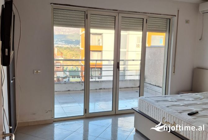 Shtepi ne shitje Apartament ne Tirane, 2+1, Mobilimi Bosh, pa mobiluar, Pagesa 200,000  Euro.