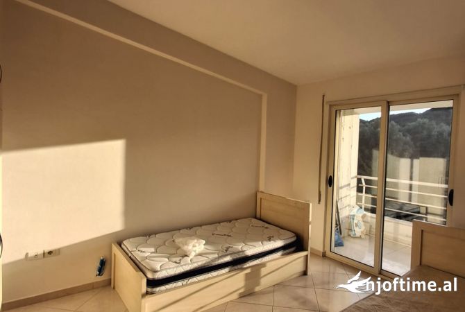 Shtepi ne shitje Apartament ne Tirane, 2+1, Mobilimi Bosh, pa mobiluar, Pagesa 200,000  Euro.