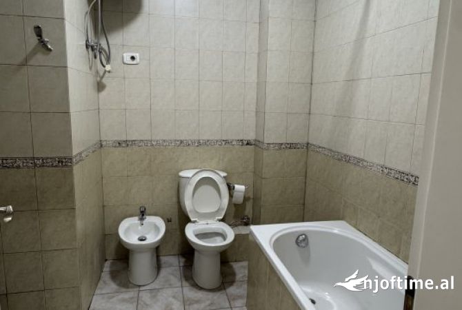 Shtepi me qera Apartament ne Tirane, 1+1, Mobilimi E mobiluar, Pagesa 60,000  Leke.