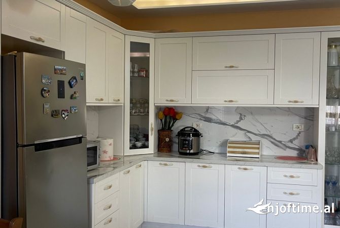 Shtepi ne shitje Apartament ne Tirane, 2+1, Mobilimi E mobiluar, Pagesa 155,000  Euro.