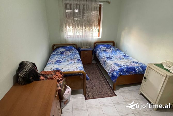 Shtepi ne shitje Apartament ne Tirane, 2+1, Mobilimi E mobiluar, Pagesa 155,000  Euro.