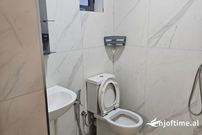 Shtepi me qera Shtepi Private ne Tirane, 1+1, Mobilimi E mobiluar, Pagesa 450  Euro.