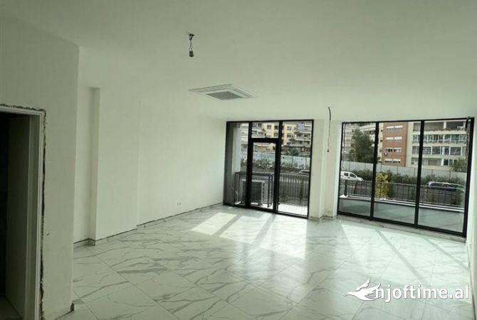 Ambient biznesi me qera 3+1 ne Tirane - 900 Euro