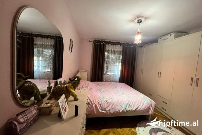 Shtepi me qera Apartament ne Tirane, 1+1, Mobilimi E mobiluar, Pagesa 35,000  Leke.