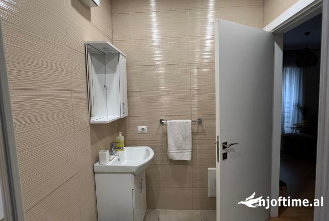 Shtepi me qera Apartament ne Tirane, 2+1, Mobilimi E mobiluar, Pagesa 800  Euro.