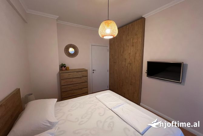 Shtepi me qera Apartament ne Tirane, 2+1, Mobilimi E mobiluar, Pagesa 800  Euro.