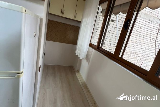Shtepi ne shitje Apartament ne Tirane, 1+1, Mobilimi E mobiluar, Pagesa 110,000  Euro.