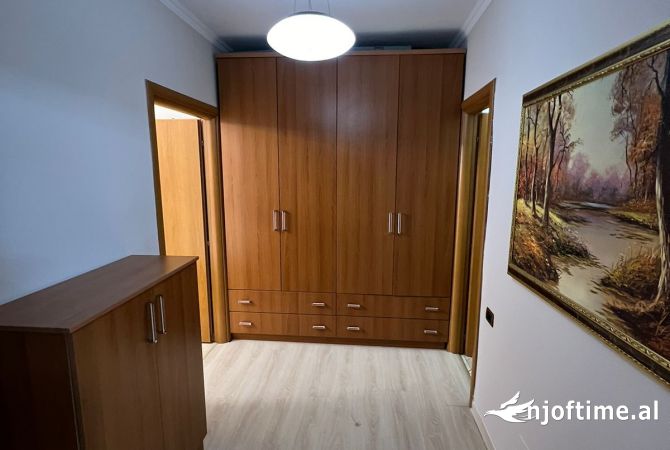 Shtepi ne shitje Apartament ne Tirane, 1+1, Mobilimi E mobiluar, Pagesa 110,000  Euro.