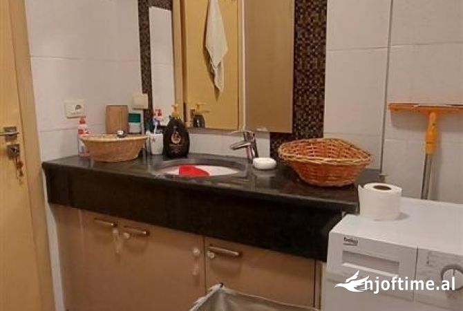 Shtepi me qera Apartament ne Tirane, 2+1, Mobilimi E mobiluar, Pagesa 50,000  Leke.
