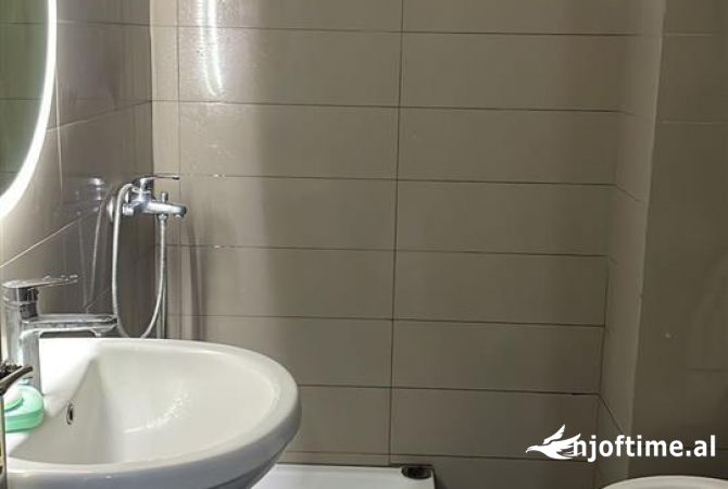 Shtepi me qera Apartament ne Tirane, 1+1, Mobilimi E mobiluar, Pagesa 400  Euro.
