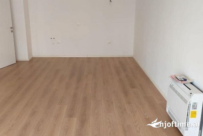 Ambient biznesi me qera 3+1 ne Tirane - 490 Euro