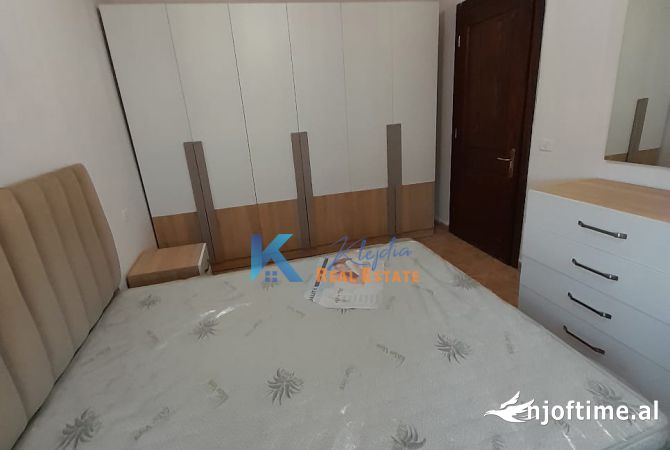 Shtepi me qera Apartament ne Tirane, 2+1, Mobilimi E mobiluar, Pagesa 550  Euro.