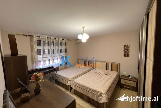 Shtepi me qera Apartament ne Tirane, 2+1, Mobilimi E mobiluar, Pagesa 500  Euro.