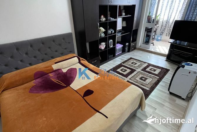 Shtepi ne shitje Apartament ne Tirane, 2+1, Mobilimi E mobiluar, Pagesa 147,000  Euro.