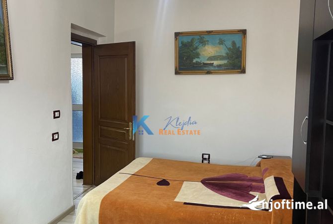 Shtepi ne shitje Apartament ne Tirane, 2+1, Mobilimi E mobiluar, Pagesa 147,000  Euro.