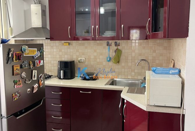 Shtepi ne shitje Apartament ne Tirane, 1+1, Mobilimi E mobiluar, Pagesa 145,000  Euro.