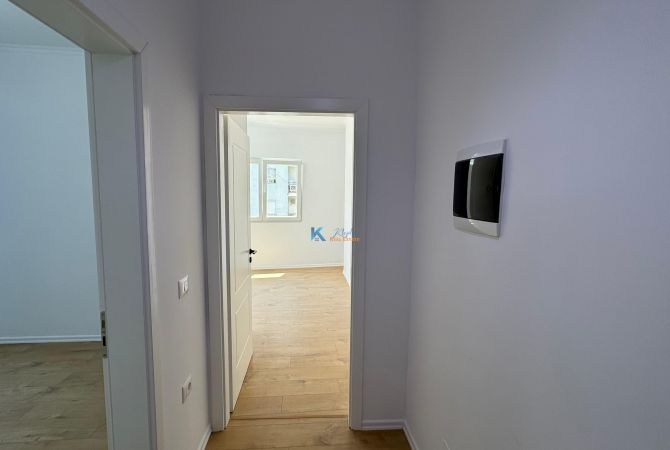 Shtepi ne shitje Apartament ne Tirane, 1+1, Mobilimi Bosh, pa mobiluar, Pagesa 93,000  Euro.