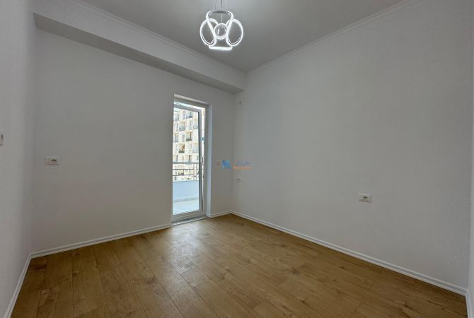 Shtepi ne shitje Apartament ne Tirane, 1+1, Mobilimi Bosh, pa mobiluar, Pagesa 93,000  Euro.