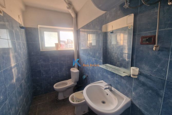 Shtepi ne shitje Apartament ne Tirane, 3+1, Mobilimi Bosh, pa mobiluar, Pagesa 178,000  Euro.