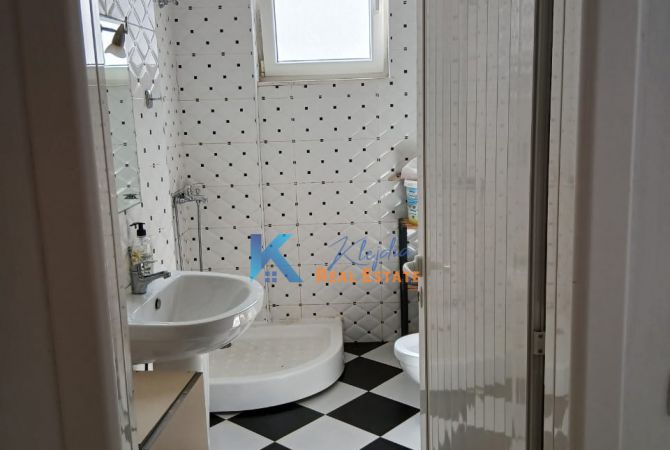 Shtepi me qera Apartament ne Tirane, 2+1, Mobilimi E mobiluar, Pagesa 500  Euro.