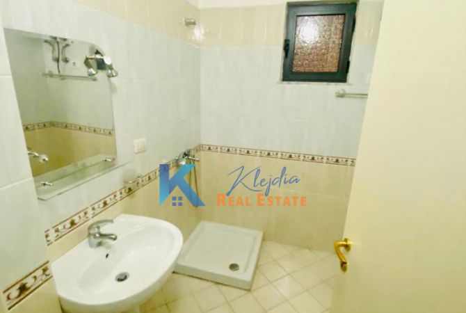 Shtepi me qera Apartament ne Tirane, 2+1, Mobilimi E mobiluar, Pagesa 580  Euro.