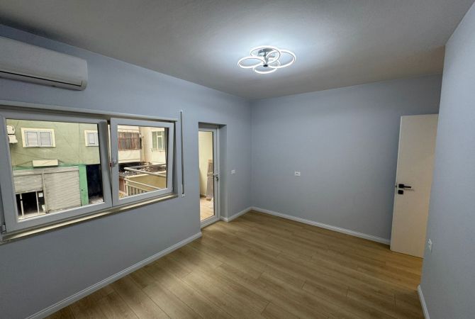 Shtepi ne shitje Apartament ne Tirane, 2+1, Mobilimi Bosh, pa mobiluar, Pagesa 265,000  Euro.