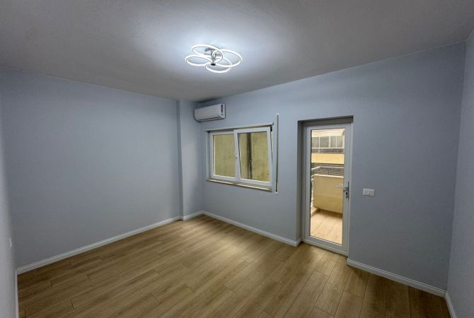 Shtepi ne shitje Apartament ne Tirane, 2+1, Mobilimi Bosh, pa mobiluar, Pagesa 265,000  Euro.