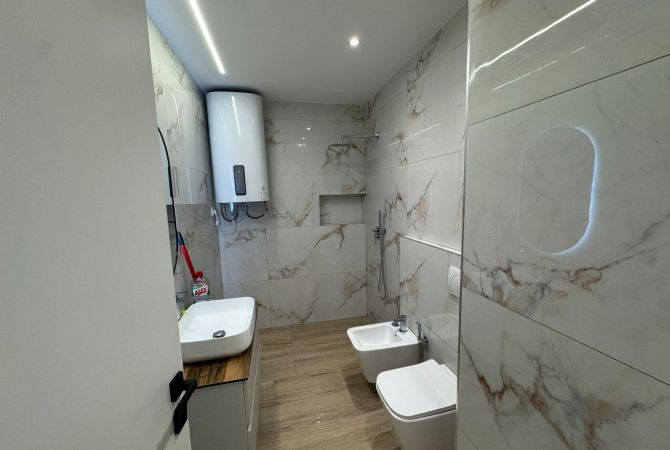 Shtepi ne shitje Apartament ne Tirane, 2+1, Mobilimi Bosh, pa mobiluar, Pagesa 265,000  Euro.