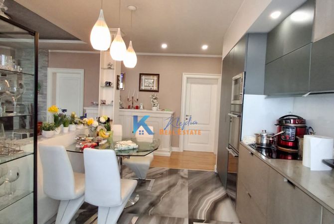 Shtepi ne shitje Apartament ne Tirane, 3+1, Mobilimi E mobiluar, Pagesa 300,000  Euro.