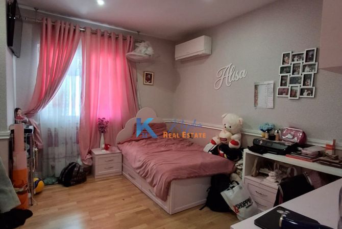 Shtepi ne shitje Apartament ne Tirane, 3+1, Mobilimi E mobiluar, Pagesa 300,000  Euro.
