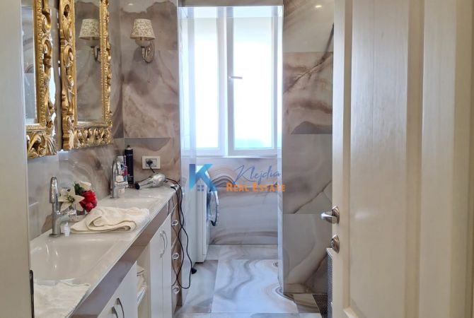 Shtepi ne shitje Apartament ne Tirane, 3+1, Mobilimi E mobiluar, Pagesa 300,000  Euro.