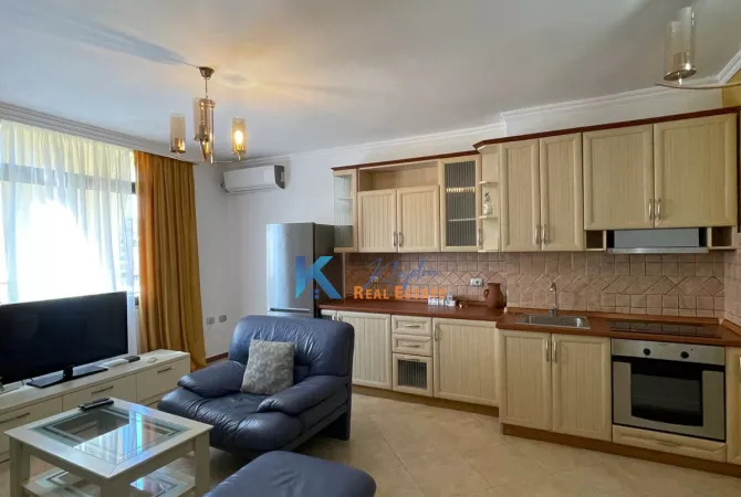 Shtepi me qera Apartament ne Tirane, 2+1, Mobilimi E mobiluar, Pagesa 700  Euro.