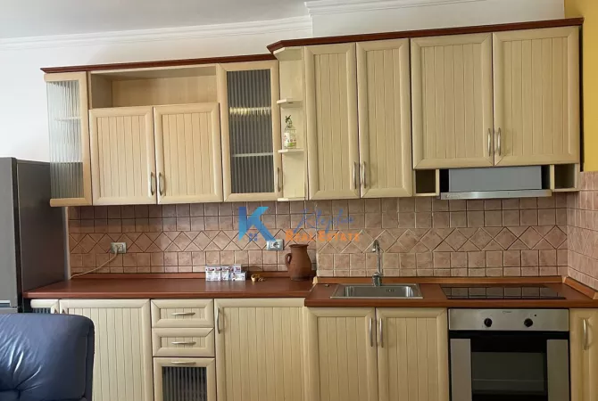 Shtepi me qera Apartament ne Tirane, 2+1, Mobilimi E mobiluar, Pagesa 700  Euro.