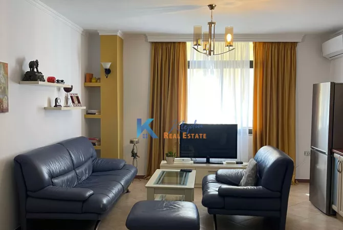 Shtepi me qera Apartament ne Tirane, 2+1, Mobilimi E mobiluar, Pagesa 700  Euro.