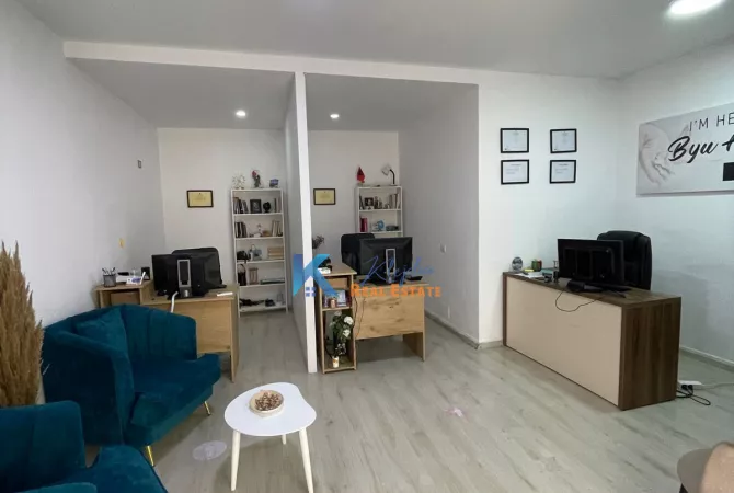 Ambiente Commerciale in Affitto 1+1 a Tirana - 40,000 Leke