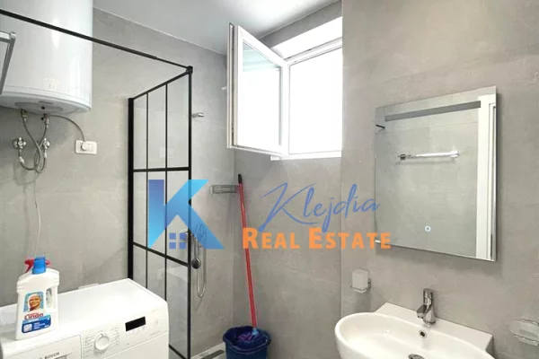 Shtepi me qera Apartament ne Tirane, 2+1, Mobilimi E mobiluar, Pagesa 700  Euro.