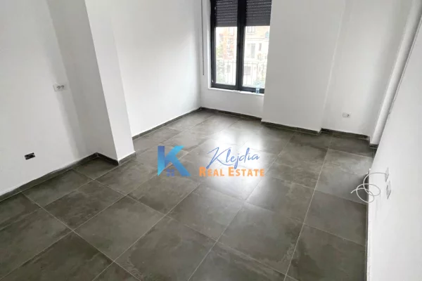 Business Property for Rent 3+1 in Tirana - 45,000 Leke