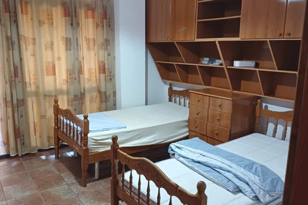 Shtepi me qera 2+1 ne Tirane - 60,000 Leke